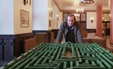 Adam Savage izgradio maketu labirinta iz "Isijavanja"