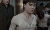 Čarobnjak Harry Potter u novom nastavku filma nosi grudnjak