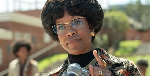 Film Shirley otkriva Reginu King kao prvu crnu kongresnicu u SAD-u