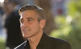 George Clooney i naljepnica s natpisom 'Mali penis u vozilu'