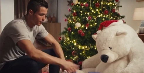 Ronaldo sa majkom u rimejku filma Sam u kući