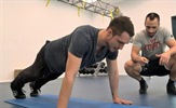 Pjevač Filip Dizdar odradio zahtjevne vježbe za američke marince pred kamerama 'Zdravlja na kvadrat'